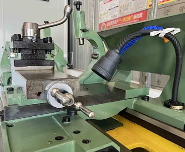 Máquina de torno convencional